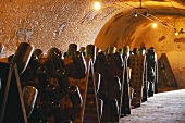 Champagner lagert im Keller von Perrier-Jouet, Champagne