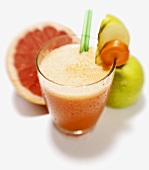 Carrot, apple and grapefruit drink