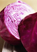 Red cabbage, halved (close-up)