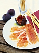 Prosciutto e fichi (San Daniele ham with figs, Italy)