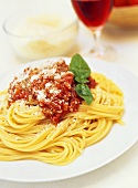 Spaghetti con sugo alla bolognese (Spaghetti with meat sauce)