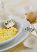 Scrambled egg and herb quark in eggshell