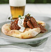Curried elk meat with Indian naan bread