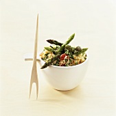 Couscous with green asparagus and grapefruit