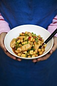 Chicken curry with chick-peas, apple and garlic chives