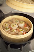 Steaming scallops