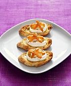 Crostini with Camembert