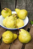 Fresh pears in dish on wooden crate