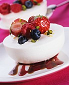 Panna cotta with berries and balsamic sauce