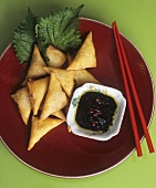 Fried pastries (spring roll style) and chilli sauce