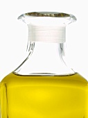 Olivenöl im Glasfläschchen (Detail)
