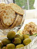 Cracker, Olives and Dip