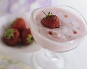 Strawberry yoghurt with fresh strawberry