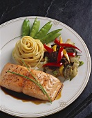 Salmon fillet with vegetables and tagliatelle