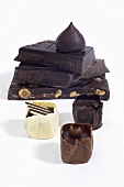 Various pieces of chocolate and chocolate pralines