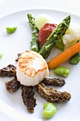 Grilled scallops with vegetables