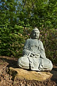 Buddhastatue im Garten