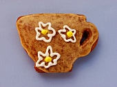 Gingerbread cup with flowers