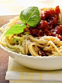 Spaghetti with tomato sauce, parmesan and basil