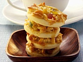 Florentine biscuits in wooden bowl