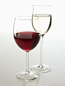 Weissweinglas und Rotweinglas