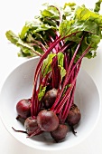 Beetroot with leaves in white bowl