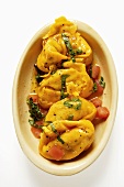 Tortellini mit Tomaten und Basilikum