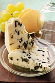 Roquefort with cheese dome, green grapes and crackers