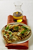 Bruschetta mit Speck, Kartoffelpaste und Basilikum, Olivenöl