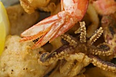 Deep-fried seafood (close-up)