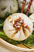 Filled yeast dumplings with Hoisin sauce on pak choi (Thailand)