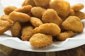 Viele Chicken Nuggets auf Teller