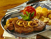 Rump steak with onions and fried potatoes