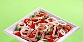 Fleischsalat (Salat mit Fleischwurst, Paprika und Zwiebeln)