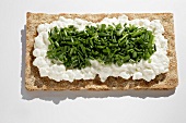 Crispbread with cottage cheese and chives