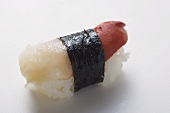 Nigiri-Sushi mit Jakobsmuschel