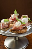 Crostini with Parma ham, mozzarella and basil