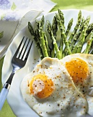 Fried eggs with green asparagus