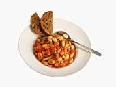 Bean stew with black bread