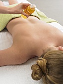 Back massage with massage oil