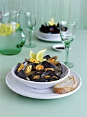 Cozze al pepe (Mussels with pepper, Italy)