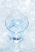 Wasserglas auf Eis