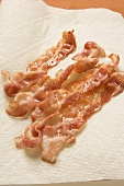 Slices of fried bacon on absorbent kitchen paper