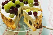 Yoghurt cake with grapes