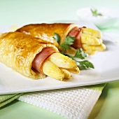 Ham and asparagus rolls in puff pastry