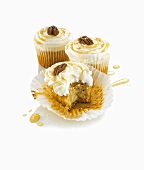 Cupcakes with pecans and maple syrup