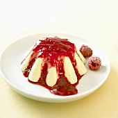 Turned-out Bavarian cream with raspberry sauce