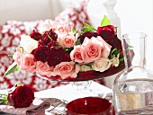 Arrangement of roses (romantic table decoration)