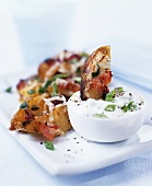 Potato Wedges mit Speck und Sauerrahmdip