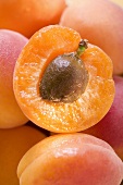 Whole apricots and half an apricot (close-up)